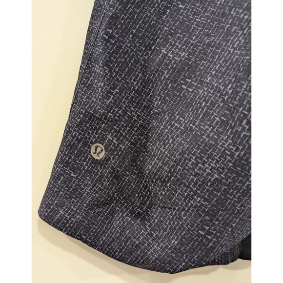 Lululemon THE Linerless Athletic Shorts Size Medium - Picture 3 of 4